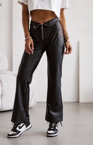 Pantaloni de dama din piele cu fermoar 66002 negru