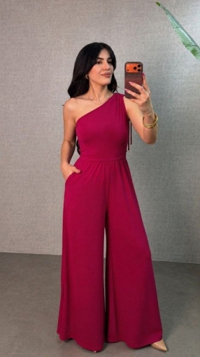 👗 Дълъг гащеризон Sandy с широки крачоли и набори на едното рамо. J62589 бордо