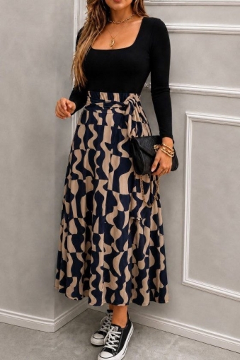 👗Rochie scurtă de damă din crep, cu mâneci lungi, guler răsturnat și detaliu asimetric în față. J46181