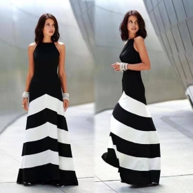 Дамска черно-бяла дълга рокля 22737