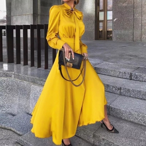 Дамска сатенена рокля с връзка на врата 2525 жълт