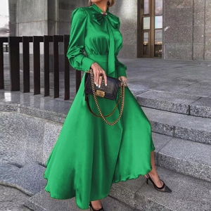 Дамска сатенена рокля с връзка на врата 2525 зелен