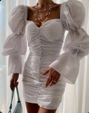 Дамска рокля с ефектни ръкави H1592 бял