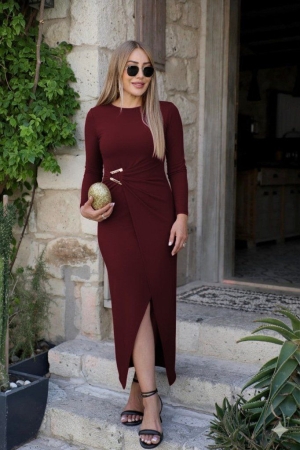 дамска рокля с кръстосано закопчаване и катарама J72346 бордо