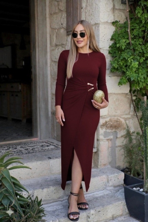 дамска рокля с кръстосано закопчаване и катарама J72346 бордо