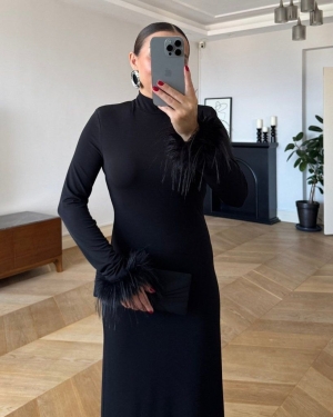 дамска рокля с пера на маншета  J61911