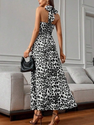 дамска рокля с открити рамене и кръстосано деклоте  J61432 бял