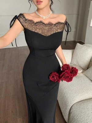 дамска рокля елегантна с дантела на бюста J10018 черен