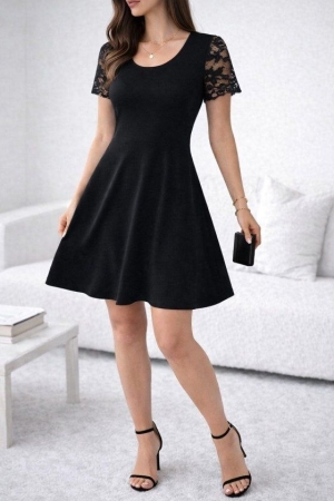 дамска рокл с дантела на ръкавите J62385
