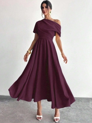  Дамска дълга плисирана рокля от креп с оголени рамене и къс ръкав  J62224 лилав